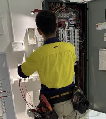 Commercial circuit breaker wiring detail
